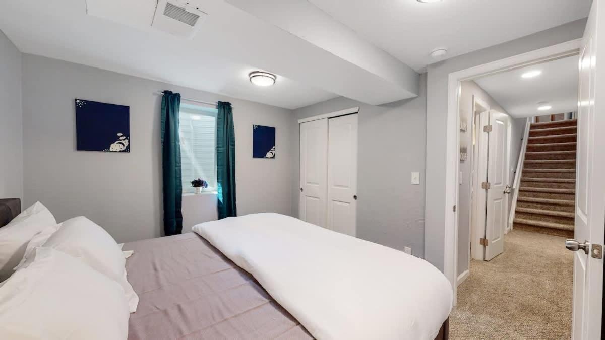 Spacious Lower Unit Updated Two King Beds In Holiday home